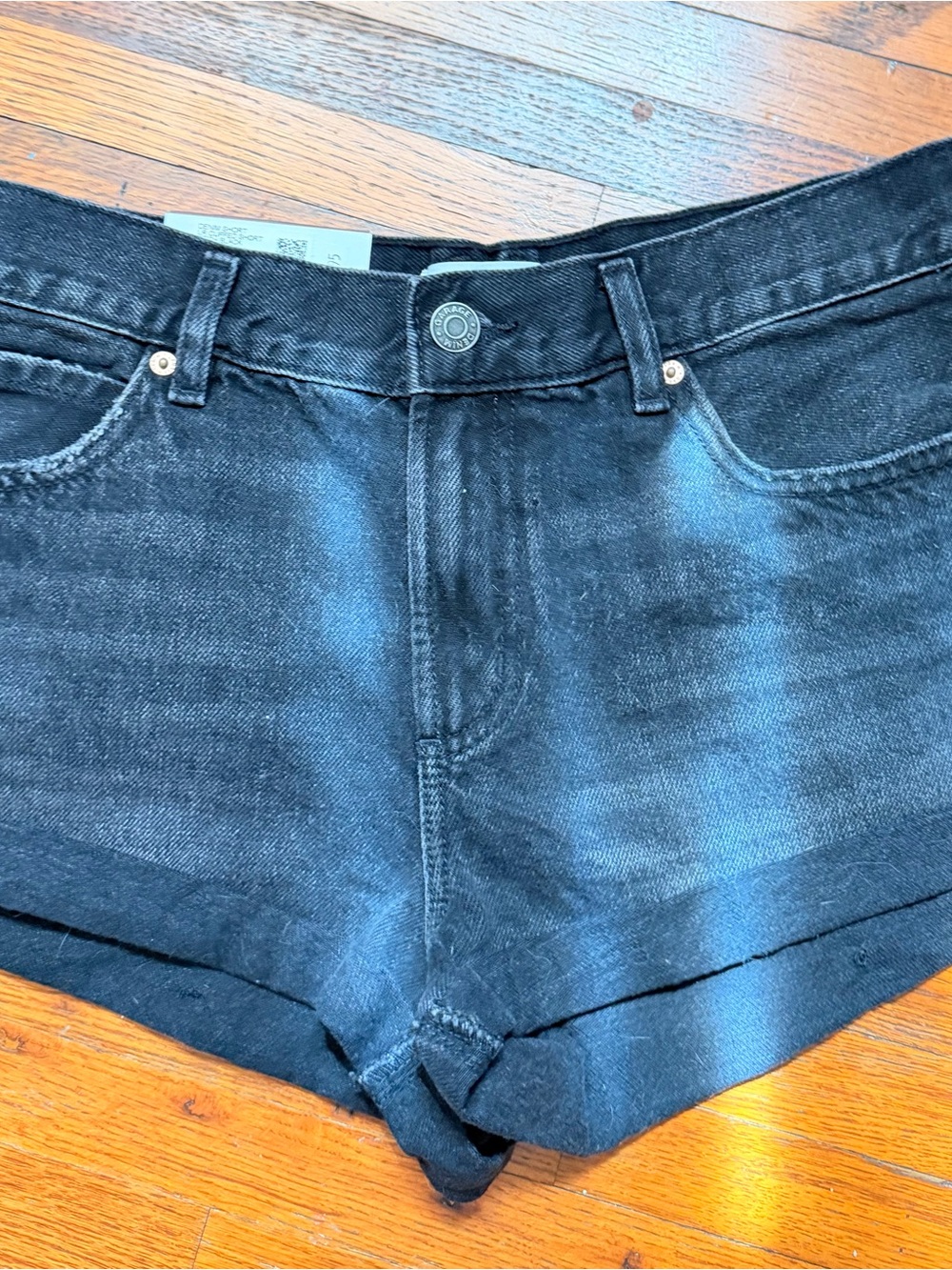 NWT Garage Low Rise Cuffed Denim Shorts Black 7/28